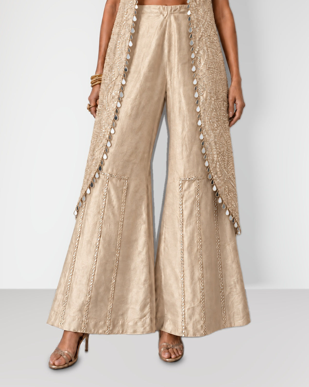 Ivory mirror work cape set with bandeau and wide-leg pants, Aina Karée – view 3